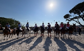 Il Polo a Piazza di Siena e l’occasione unica di tifare Italia: così Villa Borghese si tinge d’Azzurro