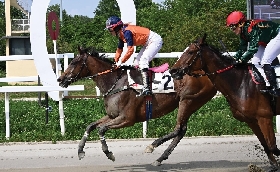Ippica nel mercoledì di galoppo all'Ippodromo Snai San Siro esulta Baby Anita che vince il Premio Terenzio Manili