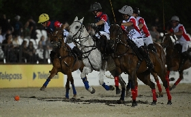 FIP Arena Polo European Championship successo di pubblico a Piazza di Siena nella storica partita inaugurale. E stasera debutta l’Italia