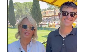 Maria De Filippi: “A Piazza di Siena vedi passione ovunque. È uno sport particolare perché sei in simbiosi col cavallo”