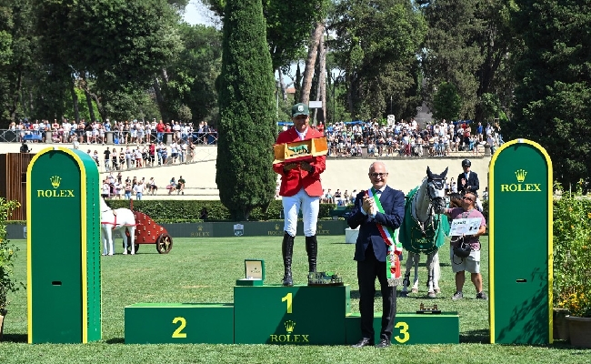 Piazza di Siena Gualtieri: “Modello unico per lo sport e per la città e che emozione per il trionfo di Bucci”