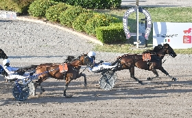 Ippica all’Ippodromo Snai Sesana giovedì sera di trotto avvincente con Danielino che non si fa scappare la Prova Tqq per il premio in onore della Scuderia Cupolone