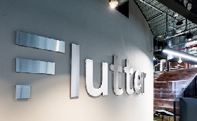 Giochi Flutter annuncia il cambio di CEO: Dan Taylor succederà a Peter Jackson dal 1° ottobre
