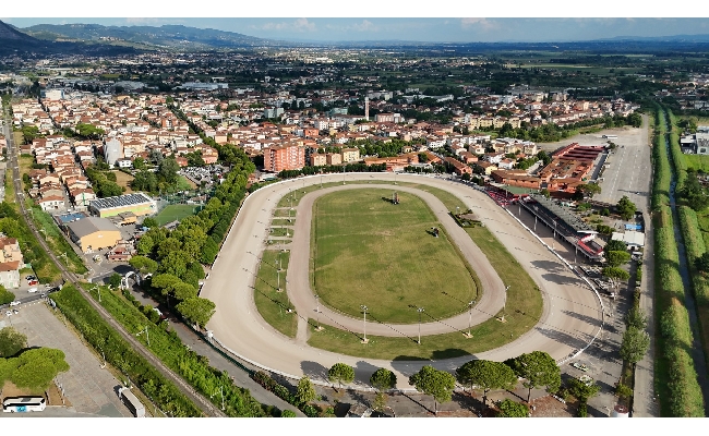 Ippica sabato sera all’Ippodromo Snai Sesana tra corse ed animazione ma anche il sorteggio dei numeri del GP Città di Montecatini