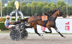 Ippica all’Ippodromo Snai Sesana sabato sera con l’esordio vincente di Leonessa Indal e il tris di vittorie di Federico Esposito. Svelati i partenti del Gp Città di Montecatini dopo il sorteggio dei numeri