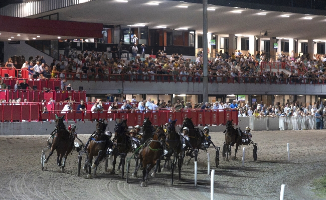 Ippica Ippodromo Snai Sesana: il Gran Premio Città di Montecatini lo vince Dany Capar con Alessandro Gocciadoro mattatore