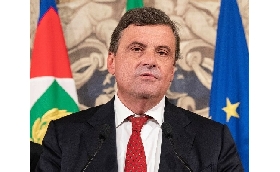 Calenda (Azione): Aumentare tasse su gioco tabacchi e superalcolici per abbassare accise sui carburanti