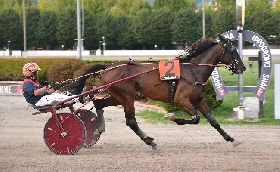 Ippica mercoledì di trotto all’Ippodromo Snai Sesana: Ilex de Buty vince la TQQ intitolata ad Alessandro Rosaspina